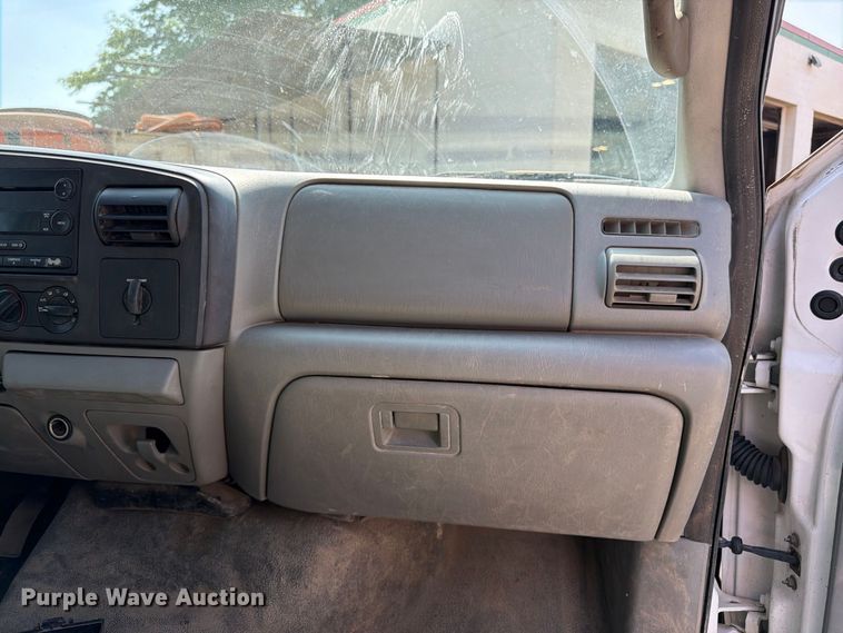 image for item FK3377 2005 Ford F350 Super Duty Crew Cab flatbed pickup truck
