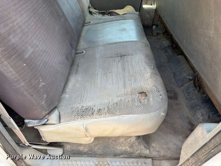 image for item FK3377 2005 Ford F350 Super Duty Crew Cab flatbed pickup truck