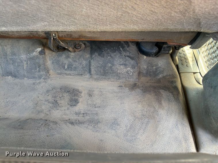 image for item FK3377 2005 Ford F350 Super Duty Crew Cab flatbed pickup truck