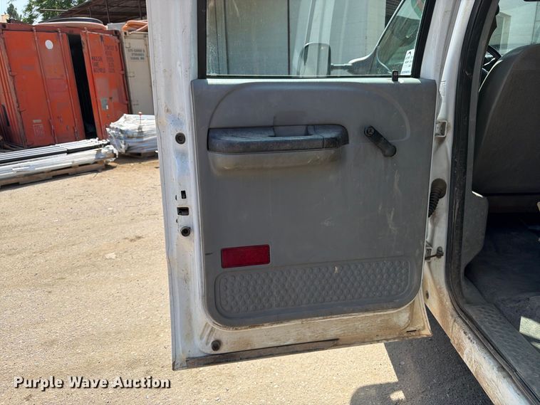 image for item FK3377 2005 Ford F350 Super Duty Crew Cab flatbed pickup truck