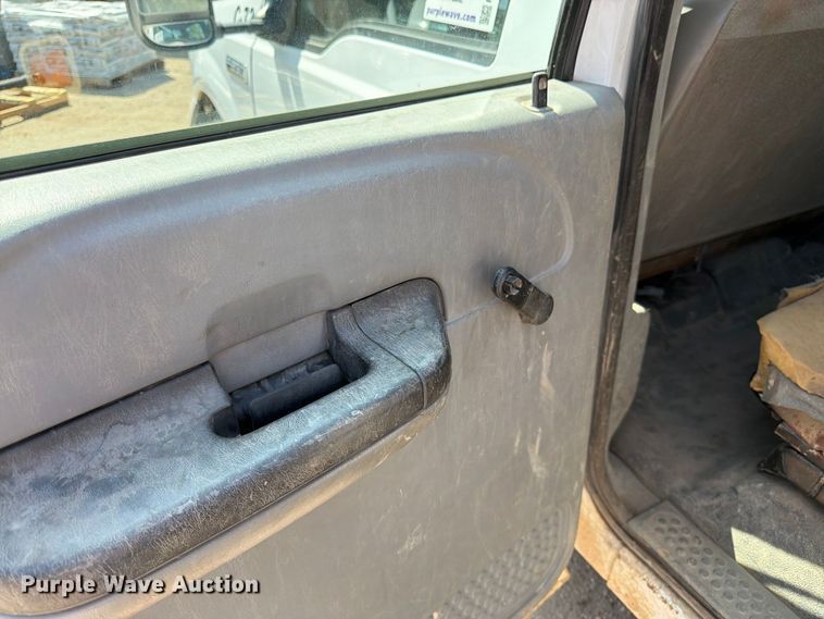 image for item FK3377 2005 Ford F350 Super Duty Crew Cab flatbed pickup truck