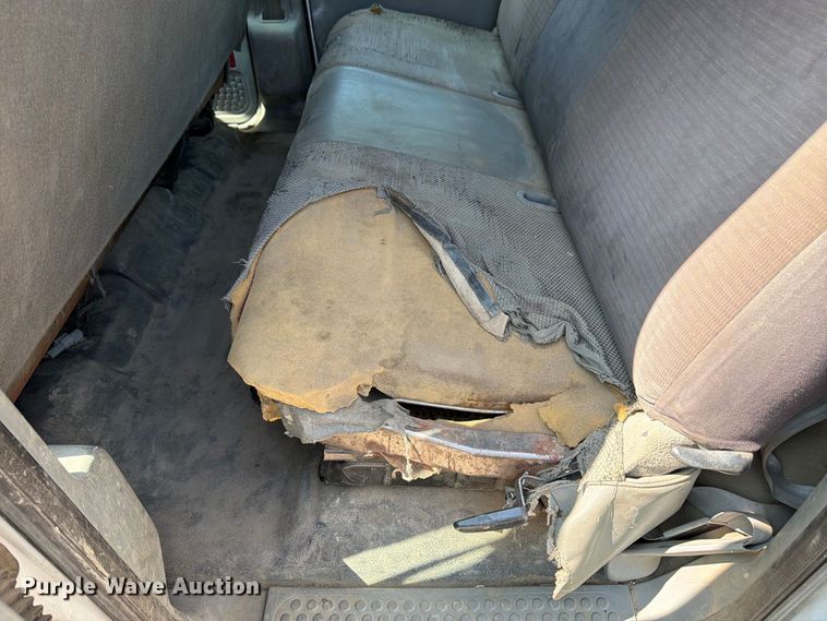 image for item FK3377 2005 Ford F350 Super Duty Crew Cab flatbed pickup truck