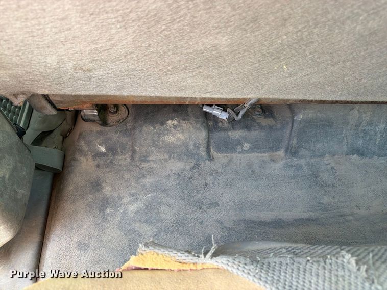 image for item FK3377 2005 Ford F350 Super Duty Crew Cab flatbed pickup truck
