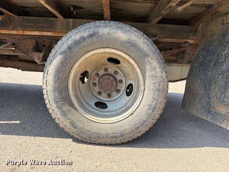 image for item FK3377 2005 Ford F350 Super Duty Crew Cab flatbed pickup truck