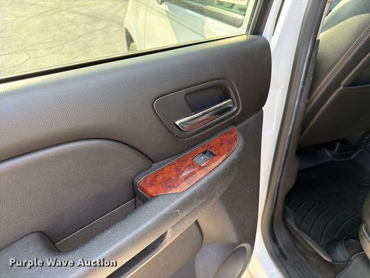 image for item FK3398 2014 Chevrolet Suburban LT SUV
