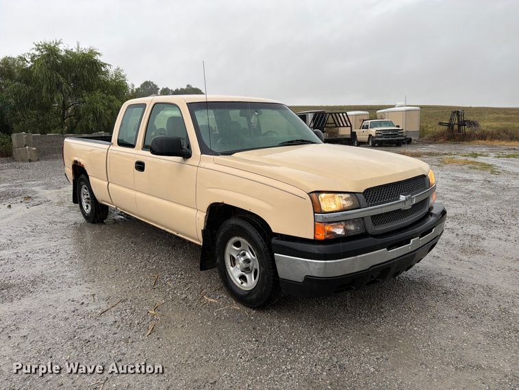 image for item FK3458 2004 Chevrolet Silverado Ext. Cab pickup truck