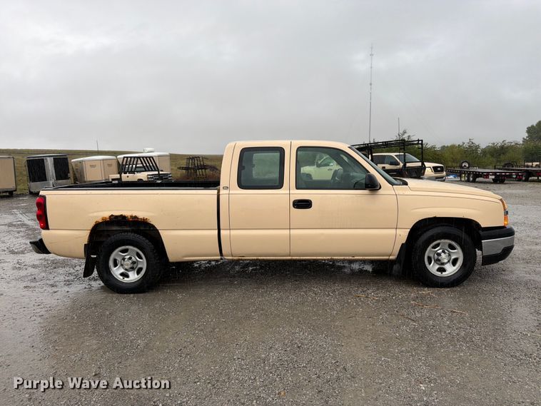 image for item FK3458 2004 Chevrolet Silverado Ext. Cab pickup truck