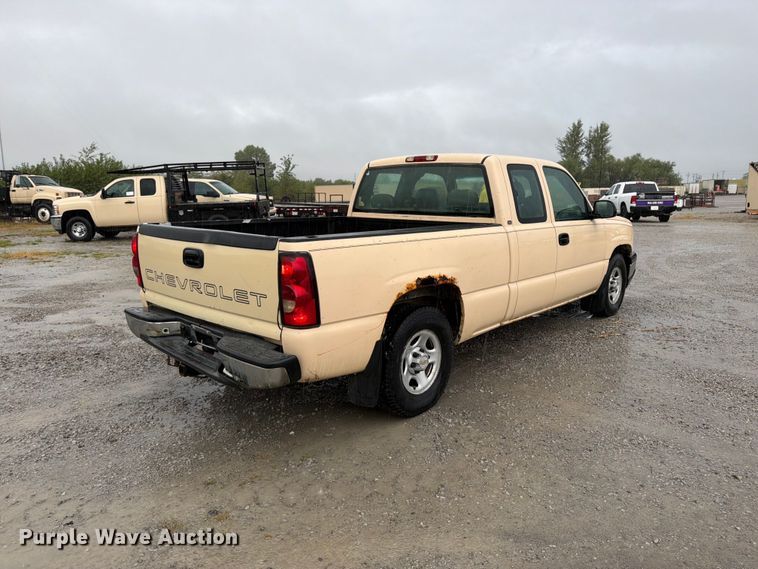 image for item FK3458 2004 Chevrolet Silverado Ext. Cab pickup truck