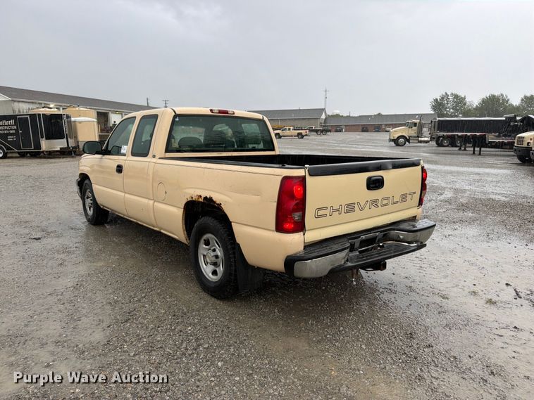 image for item FK3458 2004 Chevrolet Silverado Ext. Cab pickup truck