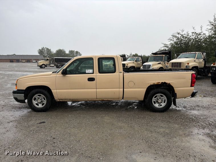 image for item FK3458 2004 Chevrolet Silverado Ext. Cab pickup truck