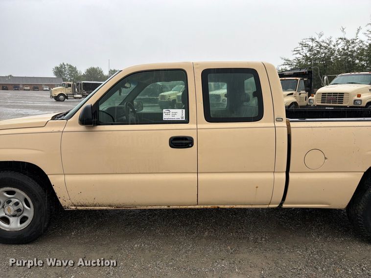 image for item FK3458 2004 Chevrolet Silverado Ext. Cab pickup truck