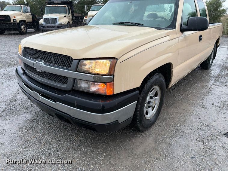 image for item FK3458 2004 Chevrolet Silverado Ext. Cab pickup truck