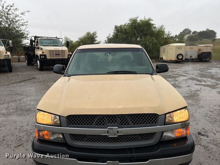 image for item FK3458 2004 Chevrolet Silverado Ext. Cab pickup truck