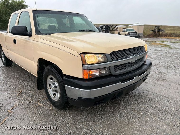 image for item FK3458 2004 Chevrolet Silverado Ext. Cab pickup truck