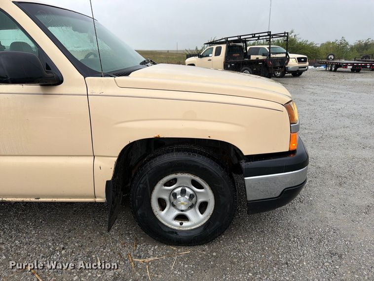image for item FK3458 2004 Chevrolet Silverado Ext. Cab pickup truck