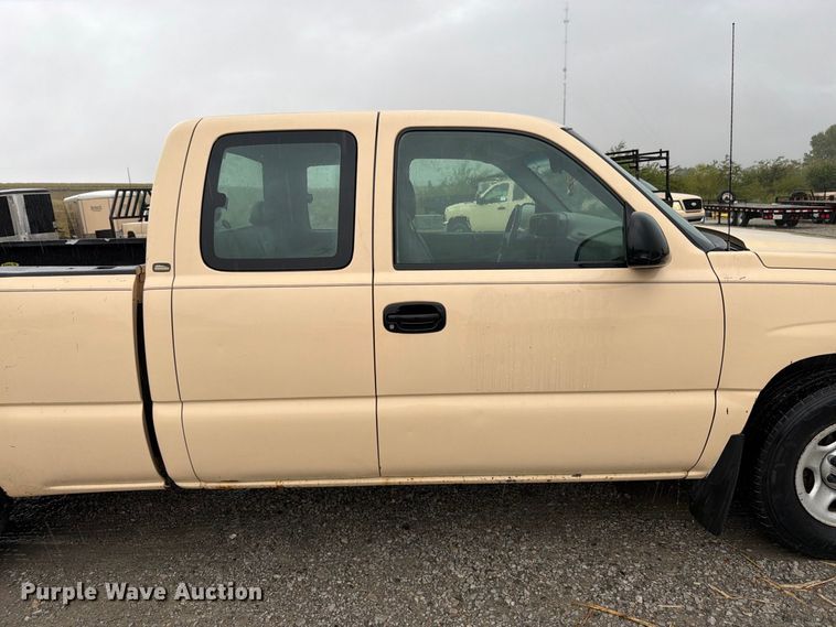 image for item FK3458 2004 Chevrolet Silverado Ext. Cab pickup truck