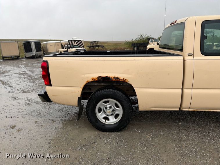 image for item FK3458 2004 Chevrolet Silverado Ext. Cab pickup truck
