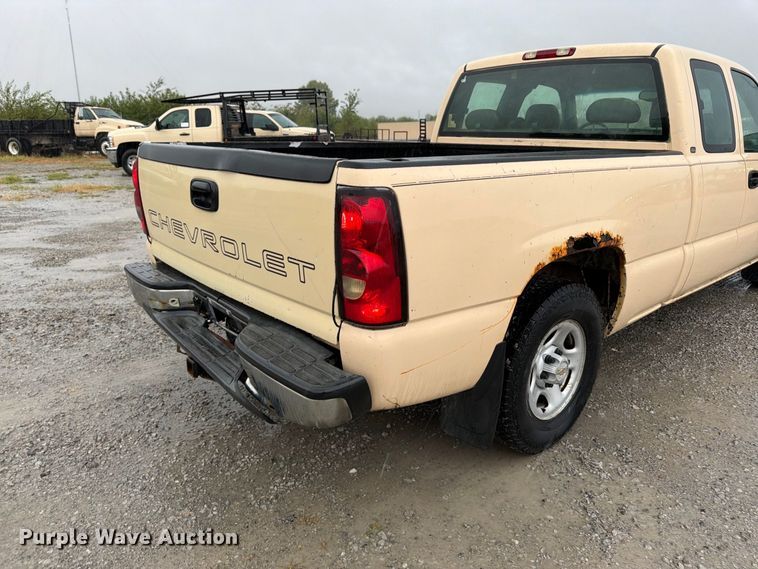 image for item FK3458 2004 Chevrolet Silverado Ext. Cab pickup truck