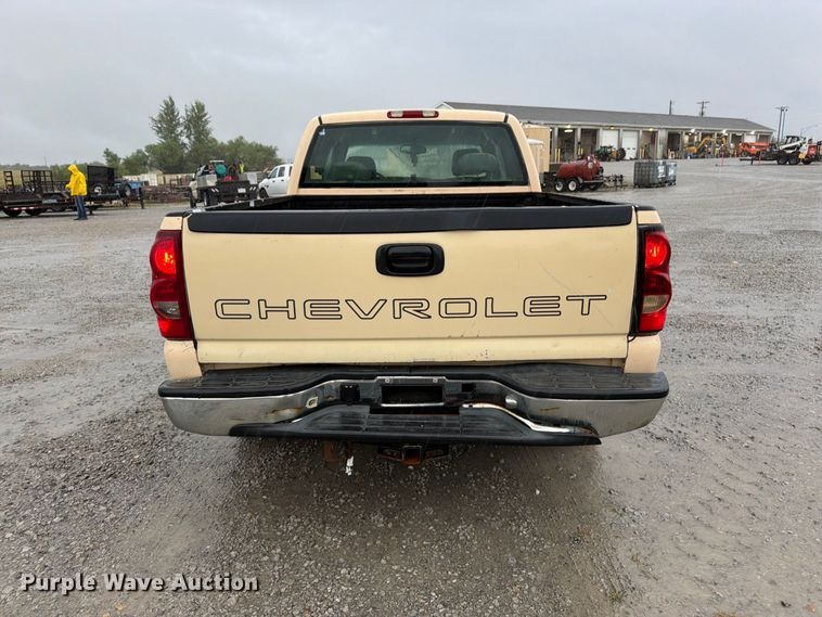 image for item FK3458 2004 Chevrolet Silverado Ext. Cab pickup truck