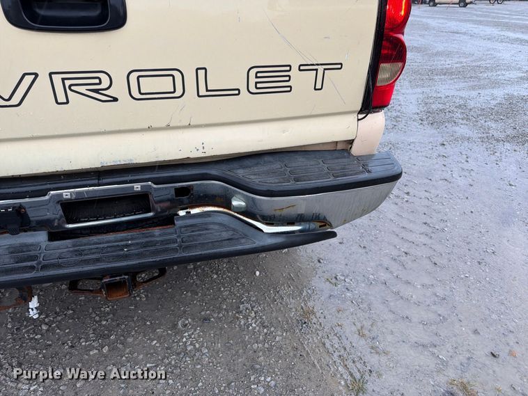 image for item FK3458 2004 Chevrolet Silverado Ext. Cab pickup truck