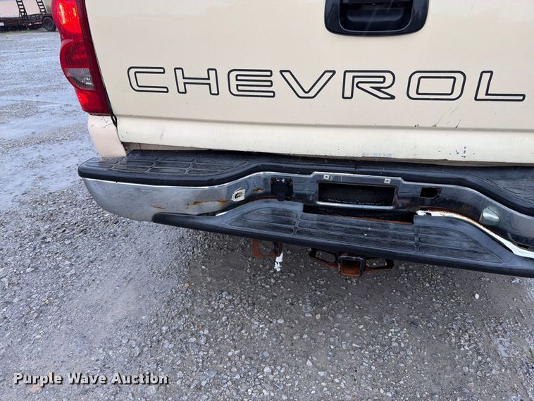image for item FK3458 2004 Chevrolet Silverado Ext. Cab pickup truck