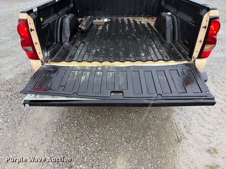 image for item FK3458 2004 Chevrolet Silverado Ext. Cab pickup truck
