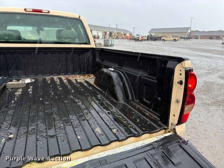 image for item FK3458 2004 Chevrolet Silverado Ext. Cab pickup truck