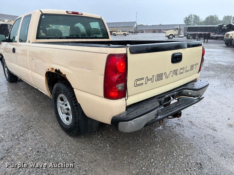 image for item FK3458 2004 Chevrolet Silverado Ext. Cab pickup truck