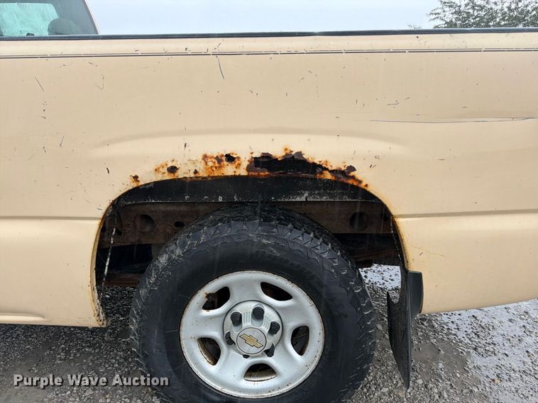 image for item FK3458 2004 Chevrolet Silverado Ext. Cab pickup truck