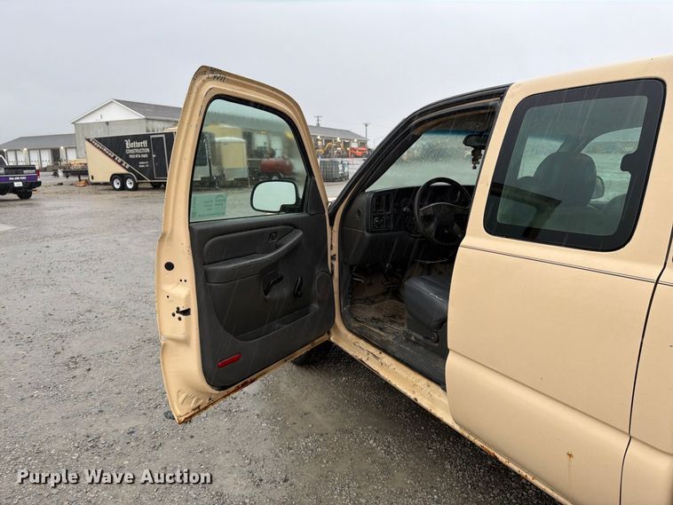 image for item FK3458 2004 Chevrolet Silverado Ext. Cab pickup truck