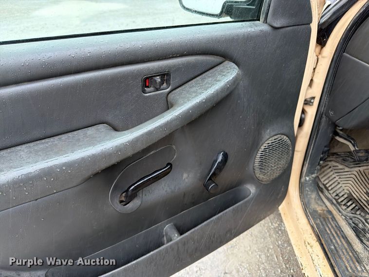 image for item FK3458 2004 Chevrolet Silverado Ext. Cab pickup truck