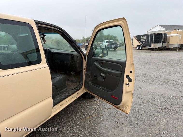 image for item FK3458 2004 Chevrolet Silverado Ext. Cab pickup truck