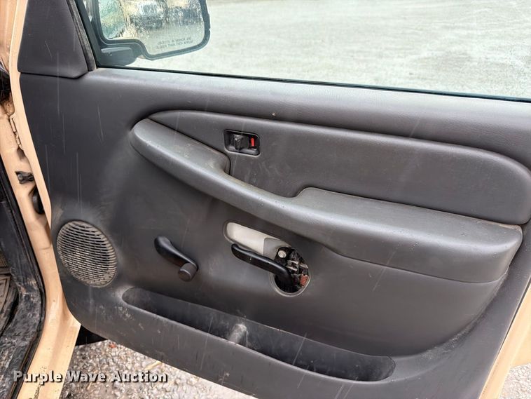 image for item FK3458 2004 Chevrolet Silverado Ext. Cab pickup truck