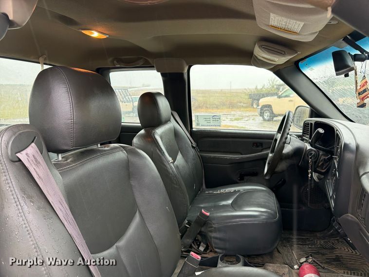 image for item FK3458 2004 Chevrolet Silverado Ext. Cab pickup truck