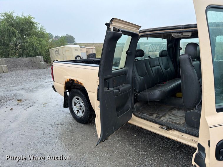 image for item FK3458 2004 Chevrolet Silverado Ext. Cab pickup truck