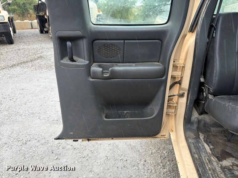 image for item FK3458 2004 Chevrolet Silverado Ext. Cab pickup truck
