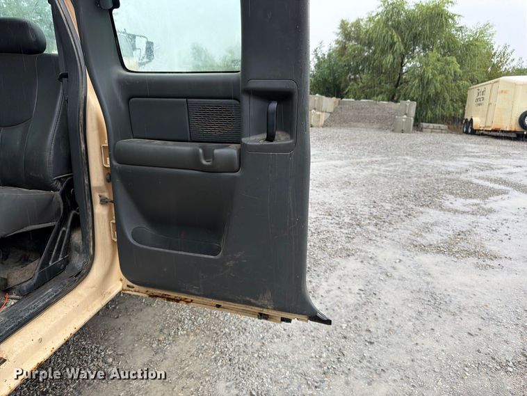 image for item FK3458 2004 Chevrolet Silverado Ext. Cab pickup truck