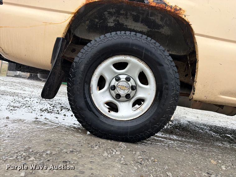 image for item FK3458 2004 Chevrolet Silverado Ext. Cab pickup truck