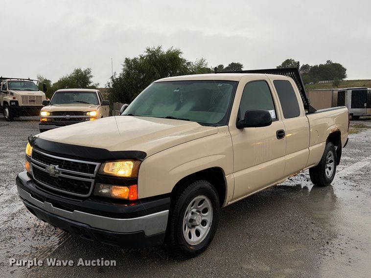 2007 Chevrolet Silverado 1500 Ext. Cab pickup truck