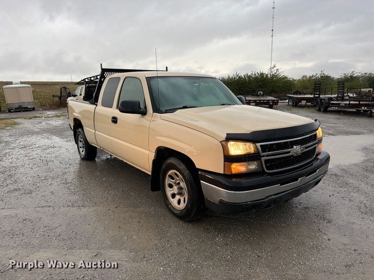 image for item FK3459 2007 Chevrolet Silverado 1500 Ext. Cab pickup truck