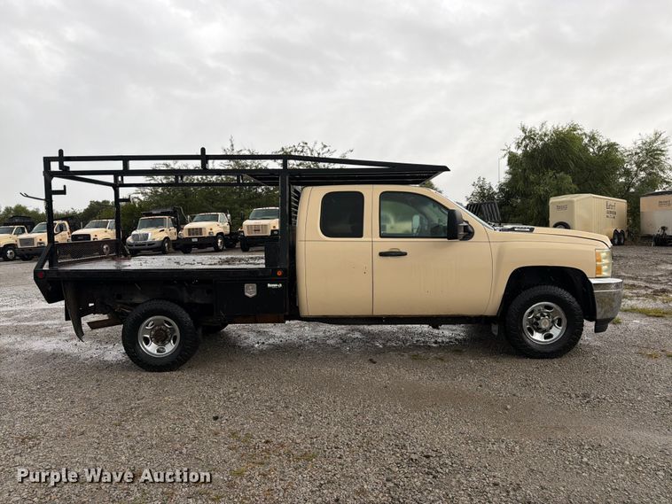 image for item FK3460 2008 Chevrolet Silverado 2500HD Ext. Cab flatbed pickup truck