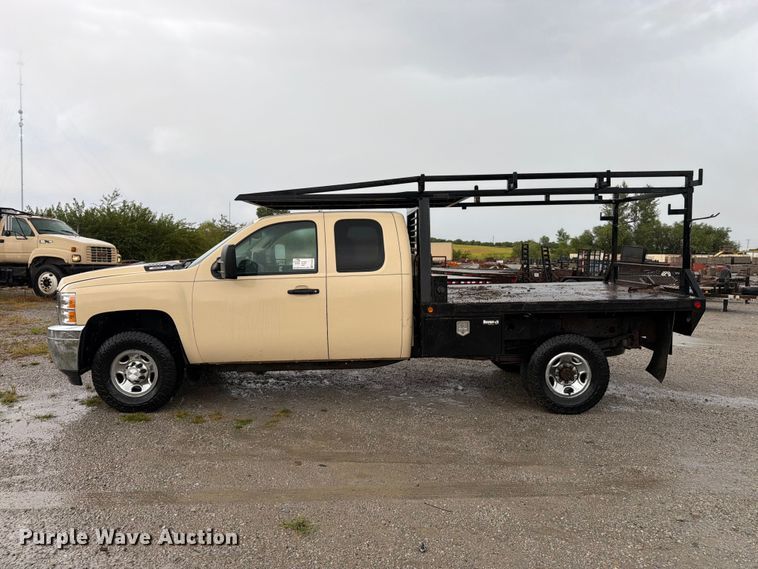 image for item FK3460 2008 Chevrolet Silverado 2500HD Ext. Cab flatbed pickup truck