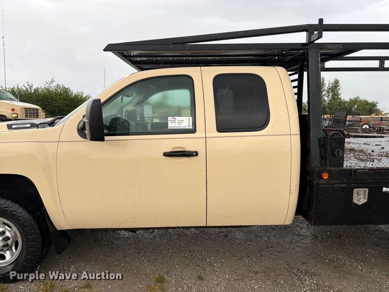 image for item FK3460 2008 Chevrolet Silverado 2500HD Ext. Cab flatbed pickup truck