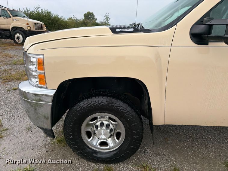 image for item FK3460 2008 Chevrolet Silverado 2500HD Ext. Cab flatbed pickup truck