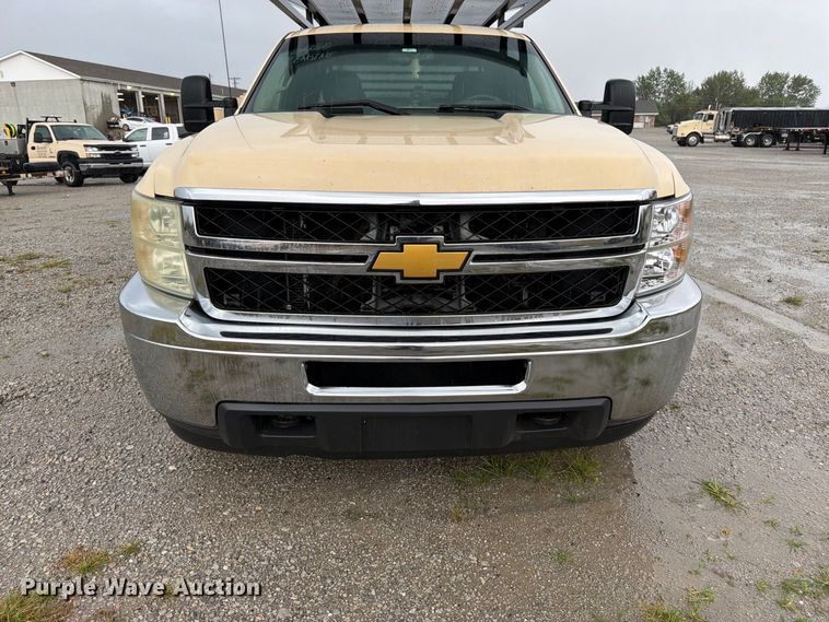 image for item FK3460 2008 Chevrolet Silverado 2500HD Ext. Cab flatbed pickup truck