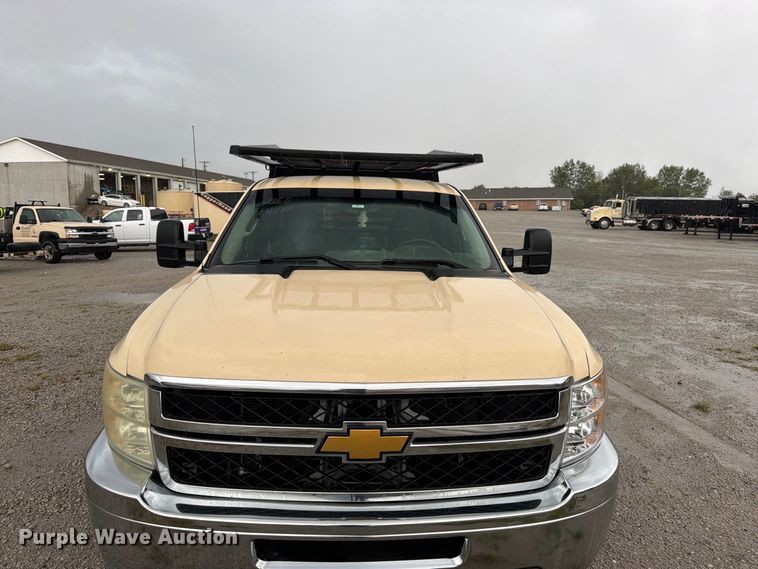 image for item FK3460 2008 Chevrolet Silverado 2500HD Ext. Cab flatbed pickup truck