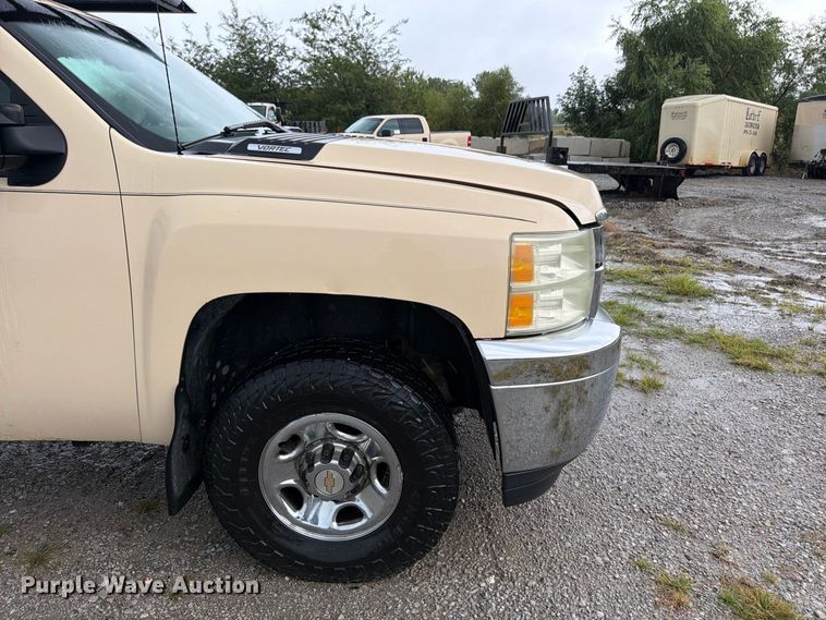 image for item FK3460 2008 Chevrolet Silverado 2500HD Ext. Cab flatbed pickup truck