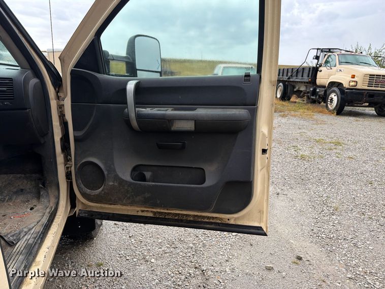 image for item FK3460 2008 Chevrolet Silverado 2500HD Ext. Cab flatbed pickup truck