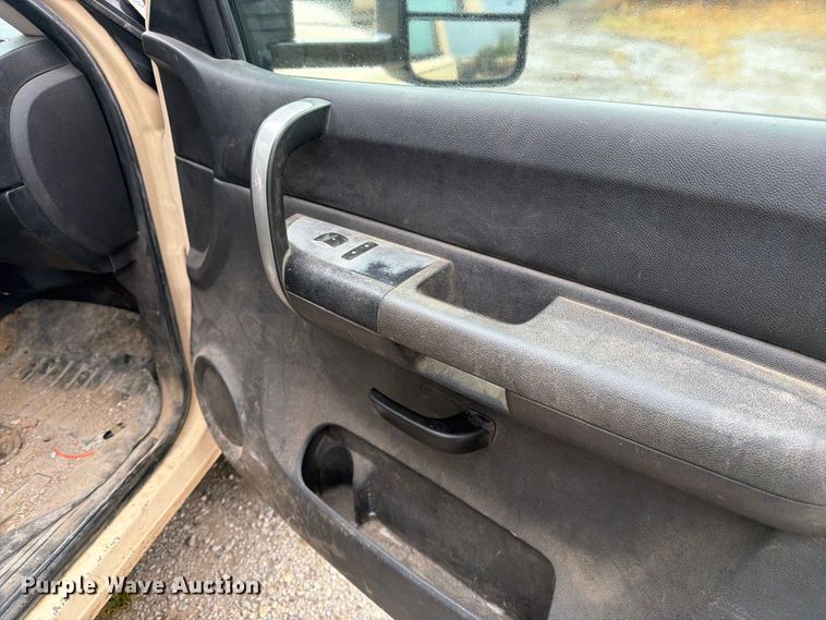 image for item FK3460 2008 Chevrolet Silverado 2500HD Ext. Cab flatbed pickup truck