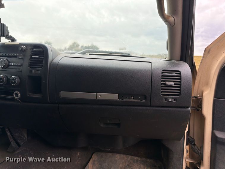 image for item FK3460 2008 Chevrolet Silverado 2500HD Ext. Cab flatbed pickup truck